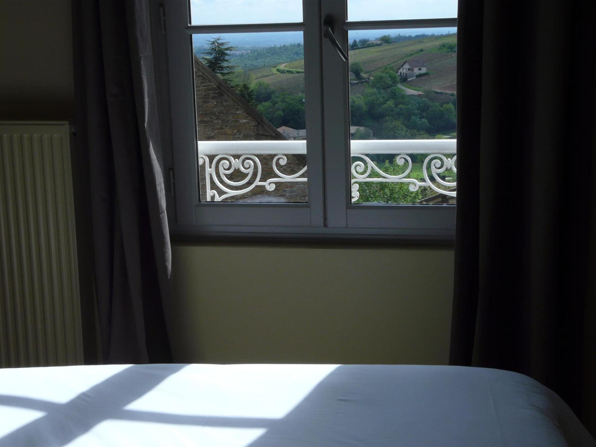 Hotel Courtille De Solutre Екстер'єр фото